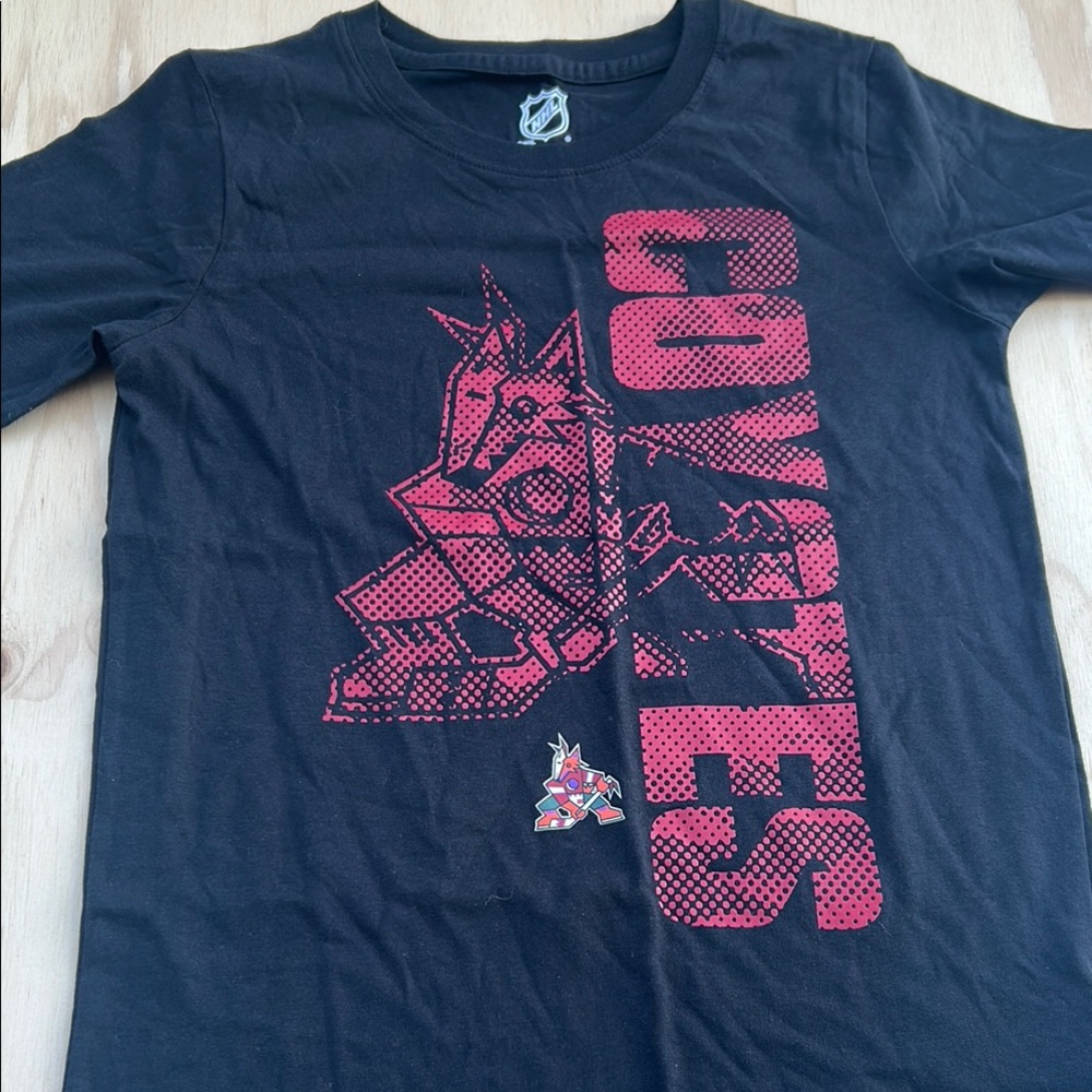 NHL Arizona Coyotes Youth Black Graphic T-Shirt Kachina Logo New With Tags